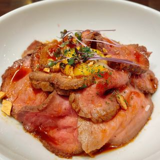 ローストビーフ丼(ビストロ コバラヘッタ 札幌店)