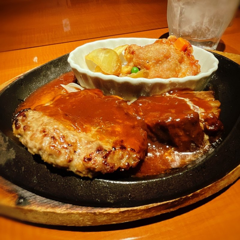 ハンバーグとビーフシチュー(貸切・個室 麦酒酒場 フーズ＆ビア アレグレ)