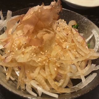 オニオンスライスポン酢(串若丸 本店 （くしわかまる）)