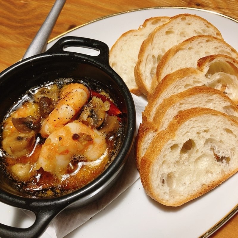 ハーブで育った海老のアヒージョ(Bistro Ruelle)