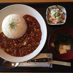 豆とひき肉のトマトカレー(やおちゅう )