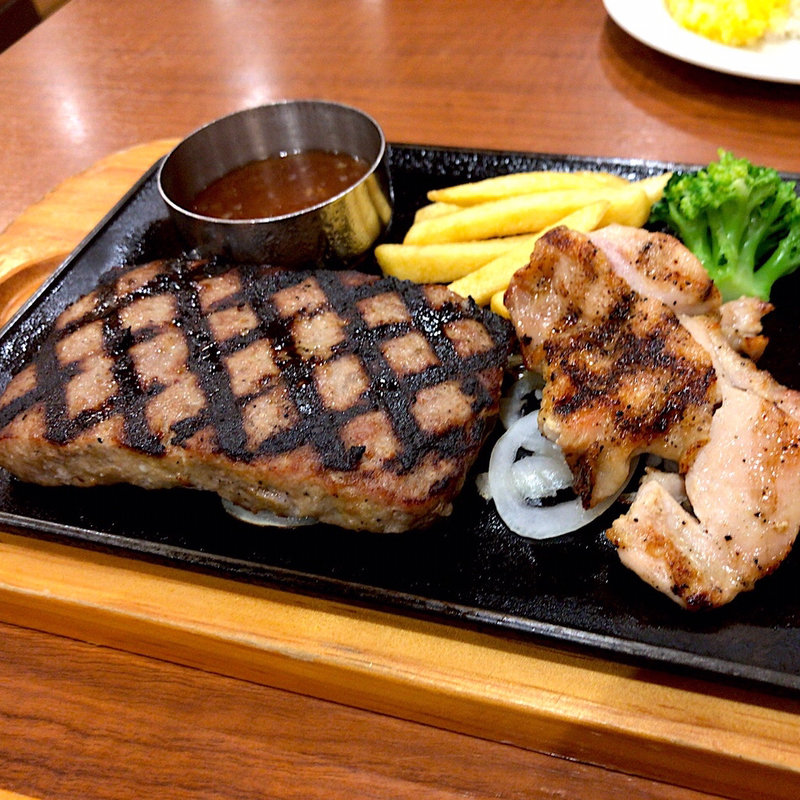 粗挽きビーフハンバーグ＆直火焼チキン(ビッグボーイ イオン仙台店 （Big Boy）)