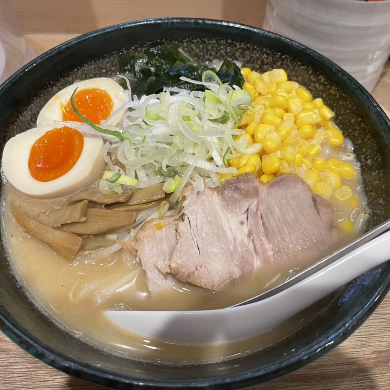 札幌味噌味玉入りらーめん(北海道らーめん 味八)