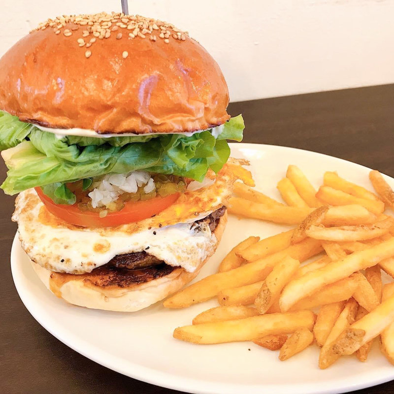 デミグラスエッグバーガー(キノーズマンハッタンニューヨーク)