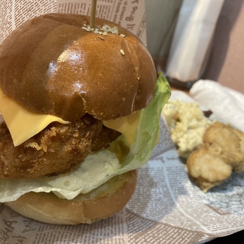 国産あんこうバーガーチーズトッピング(鮟鱇篠げん （アンコウシノゲン）)