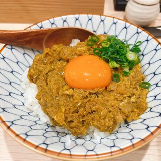 キーマ風月見鯖カレー丼(ラーメン専科 竹末食堂)