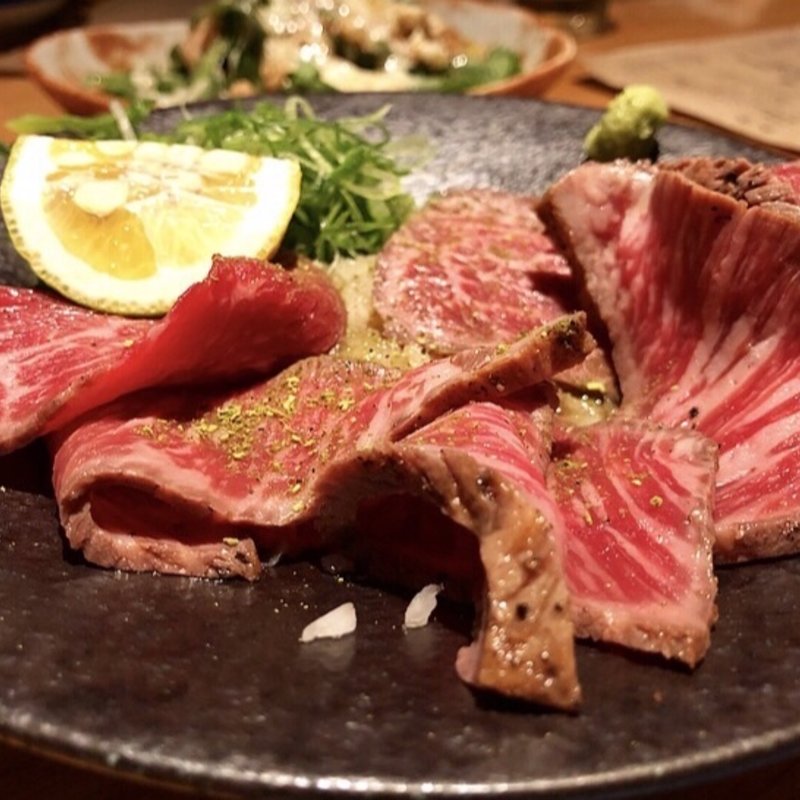 黒毛和牛のタタキ(酒場トやさいイソスタンド)