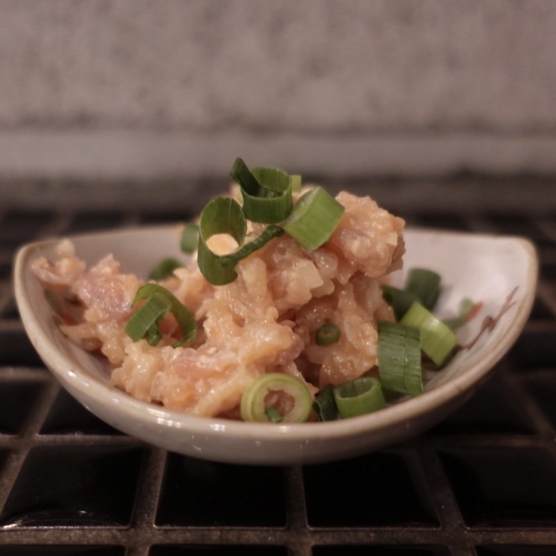 スモークサーモンのなめろう(クラフトビアバル IBREW 新橋駅前店)