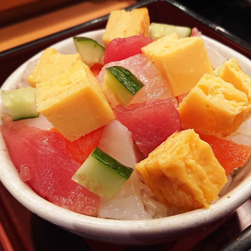 ミニ海鮮ちらし丼(すし屋の源さん)