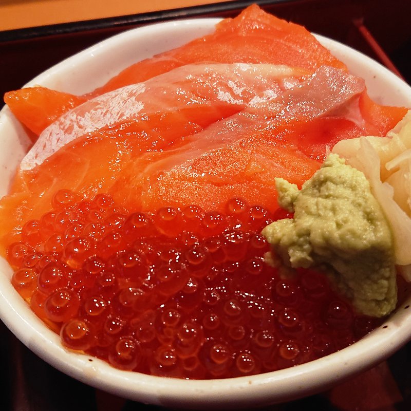 ミニサーモン親子丼(すし屋の源さん)