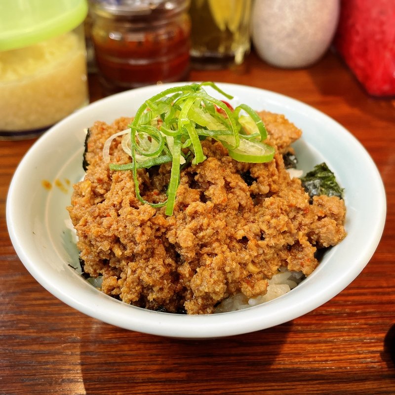 ミニ辛ひき肉ごはん(濃厚ラーメン　かなや)