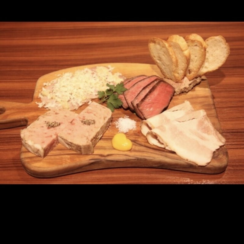 美味しいお肉の前菜5種盛り(キッチンカリオカ)