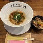 WHICH'S RED(世界一暇なラーメン屋 )