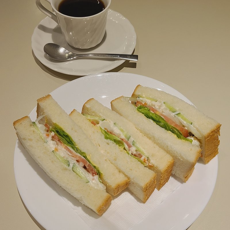 たっぷり野菜のポテトサラダサンドウィッチ
(喫茶室ルノアール 市ヶ谷駅前店)