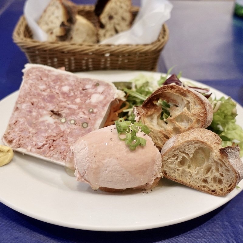 自家製お肉のテリーヌと鷄レバーのパテ(La Porte Rouge （ラ ポルト ルージュ）)