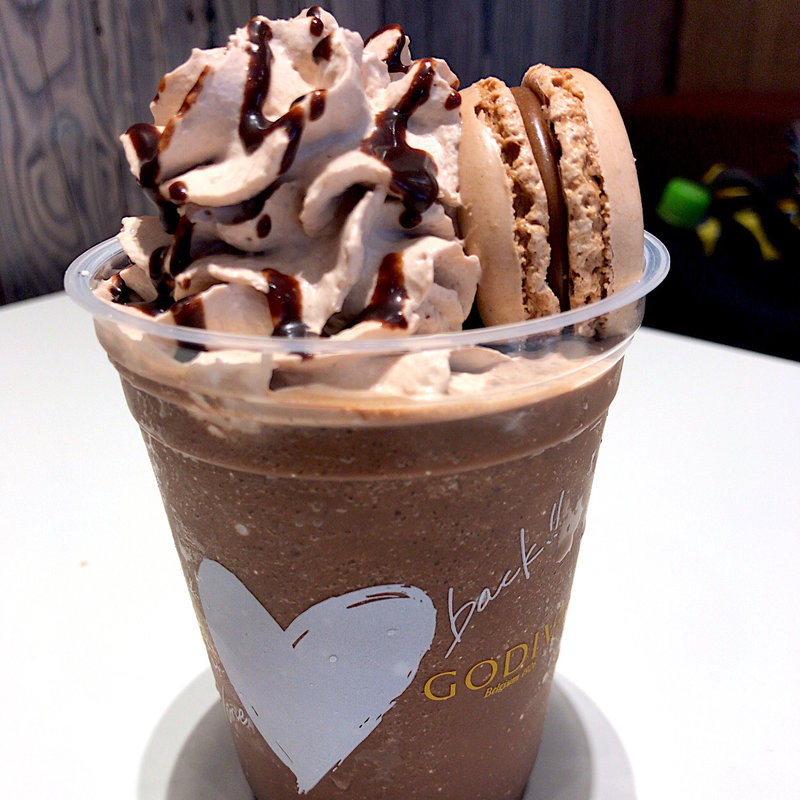 ゴディバ® チョコレートエスプレッソフラッペ&マカロン(マクドナルド 六本木ヒルズ店)