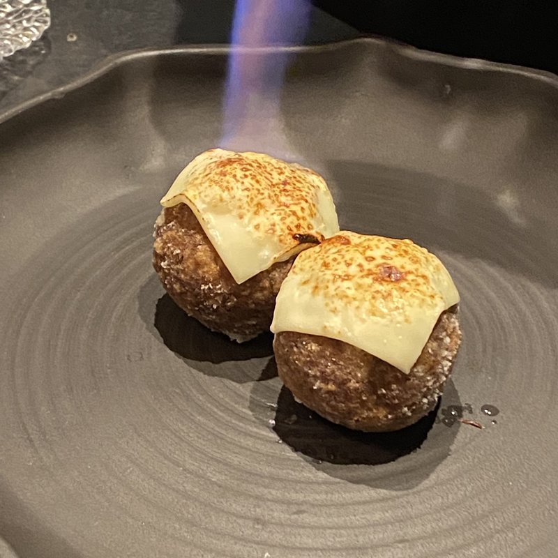 炙りチーズの黒毛和牛コロッケ(焼肉かなう)