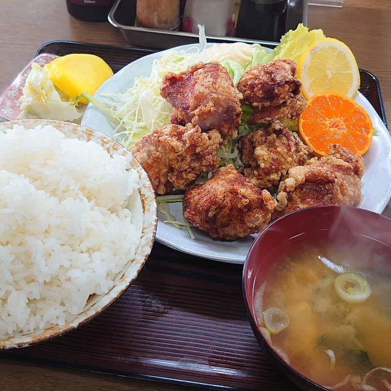 唐揚げ定食 ＋ライス大盛(さかさ食堂 )