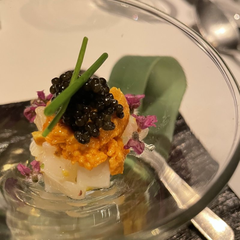 長崎産アオリイカと雲丹のタルターラ イタリア産キャビア(XEX TOKYO / Salvatore Cuomo Bros. （ゼックストウキョウ サルヴァトーレ クオモブロス）)