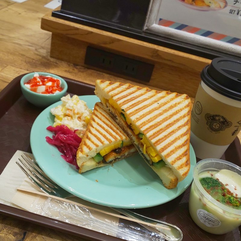 ユニークサンド(うなぎ&厚焼き玉子)(niko and ... COFFEE mozoワンダーシティ
)