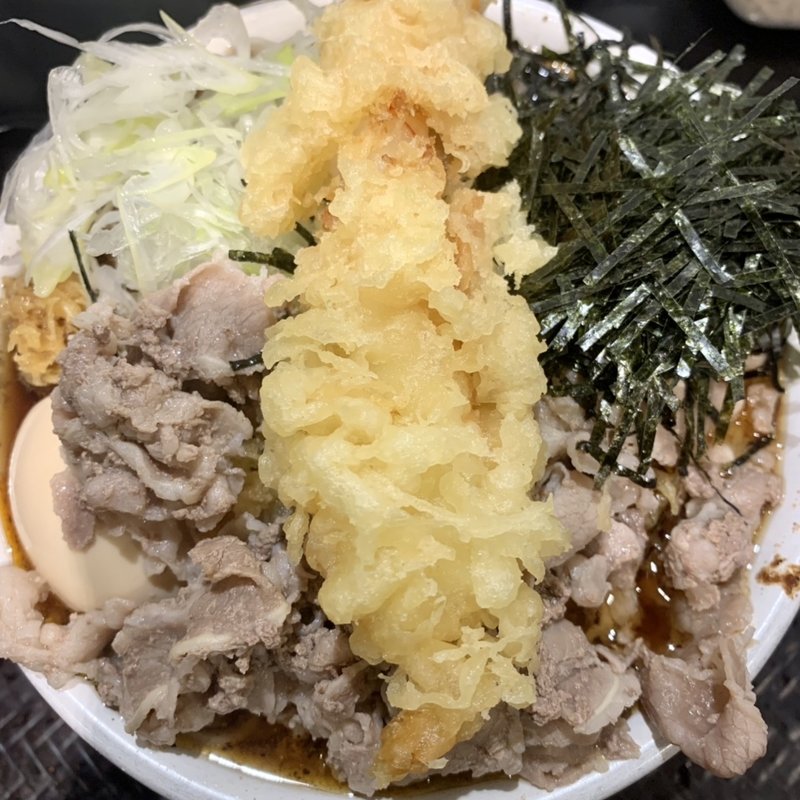 エビ天肉そば(なぜ蕎麦にラー油を入れるのか。渋谷店)