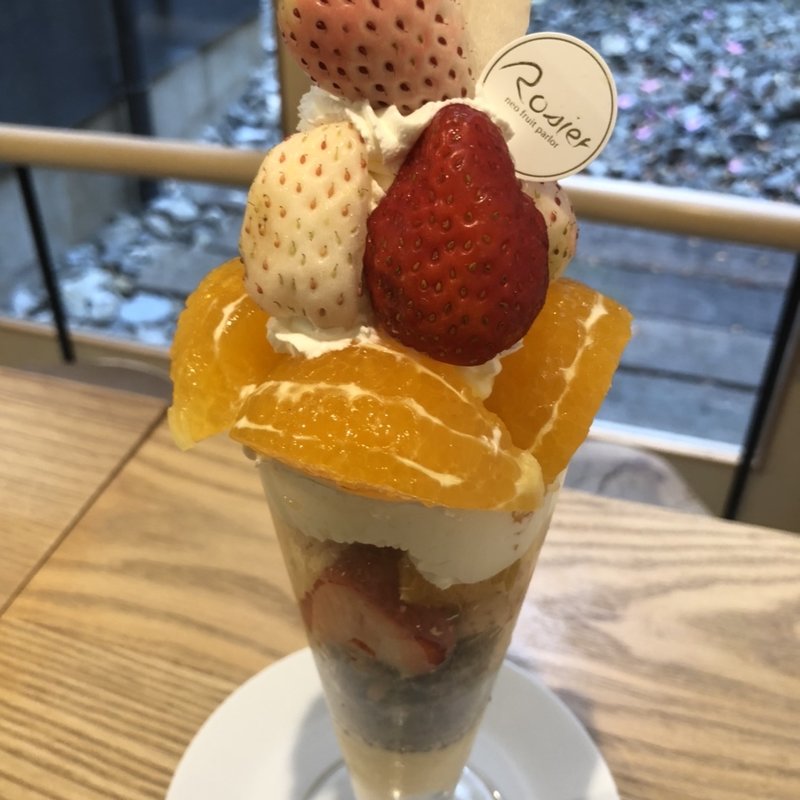 白いちごと紅まどんなのプレミアムパフェ(Rosier （ロジエ）)