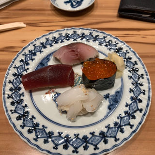 三の皿(天然本まぐろ　ありそ鮨し)