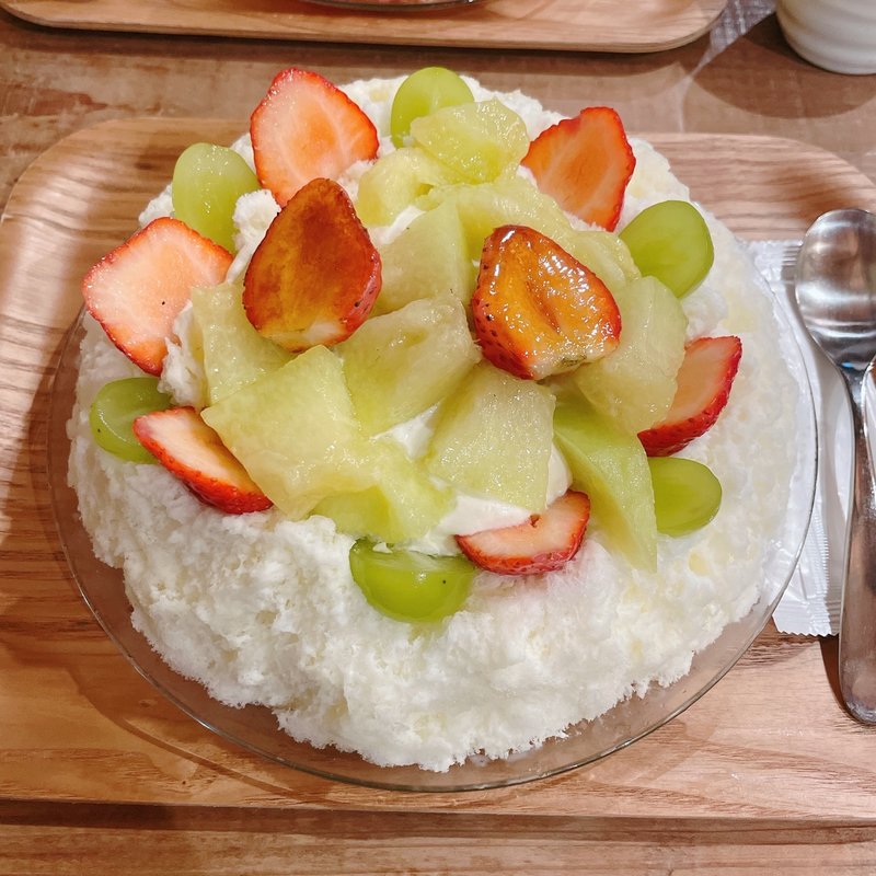 あぶりいちごとマスクメロンのクリスマスデコレーション(かき氷 薬膳スープ 美生)