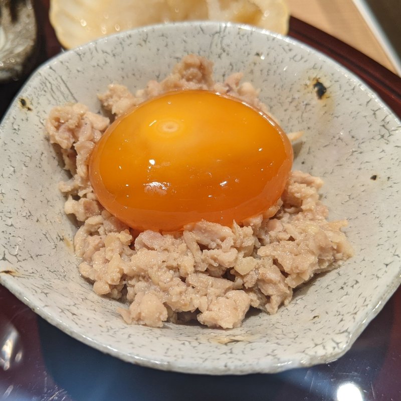 鳥そぼろ、卵黄醤油漬け(おみ乃　神谷町)