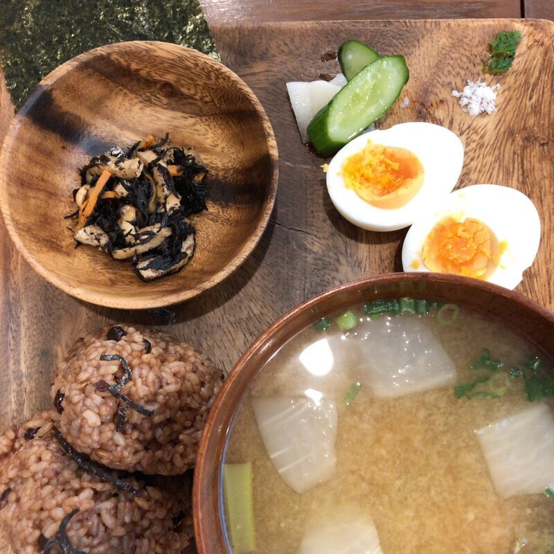 玄米おにぎりプレート(Café LEAFⅡ natural＆organic)