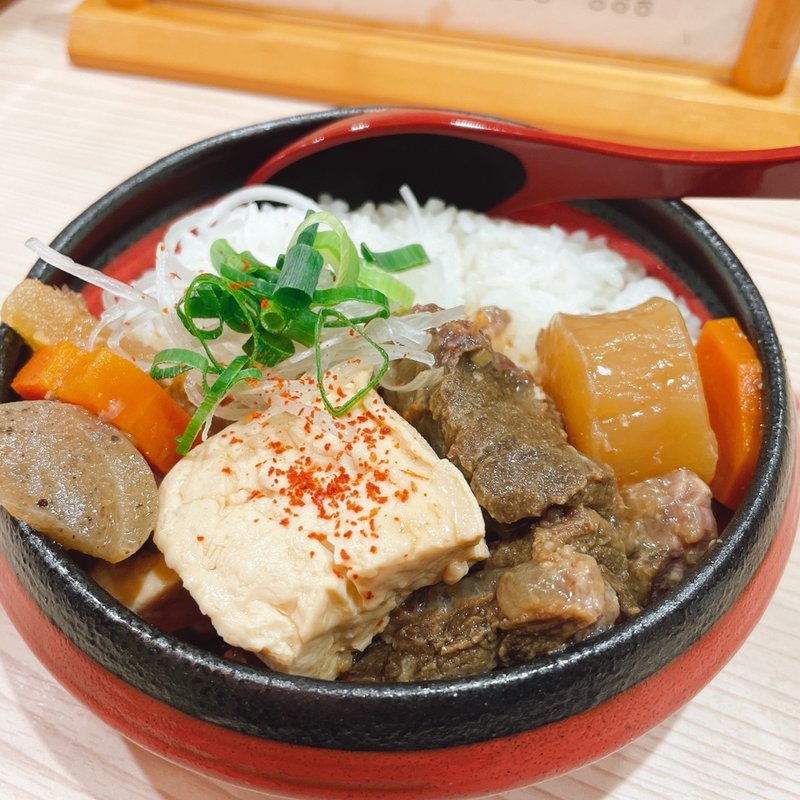鯨煮込み丼(ラーメン専科 竹末食堂)