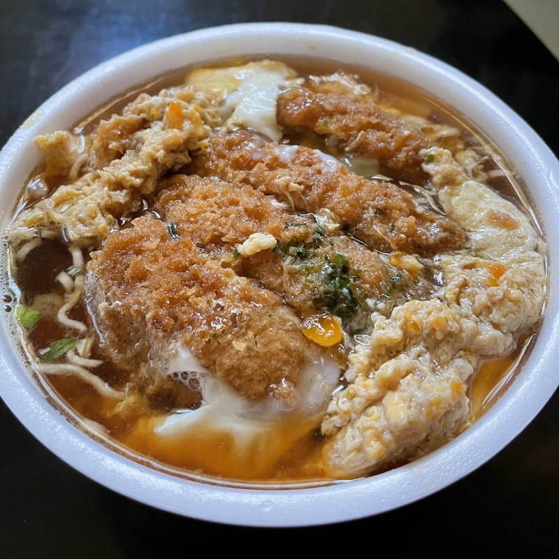 メンチカツとじそば(ごつ盛り天ぷらそば)(自宅)