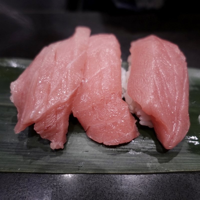 鮪3貫(立食い寿司 根室花まる 銀座店)