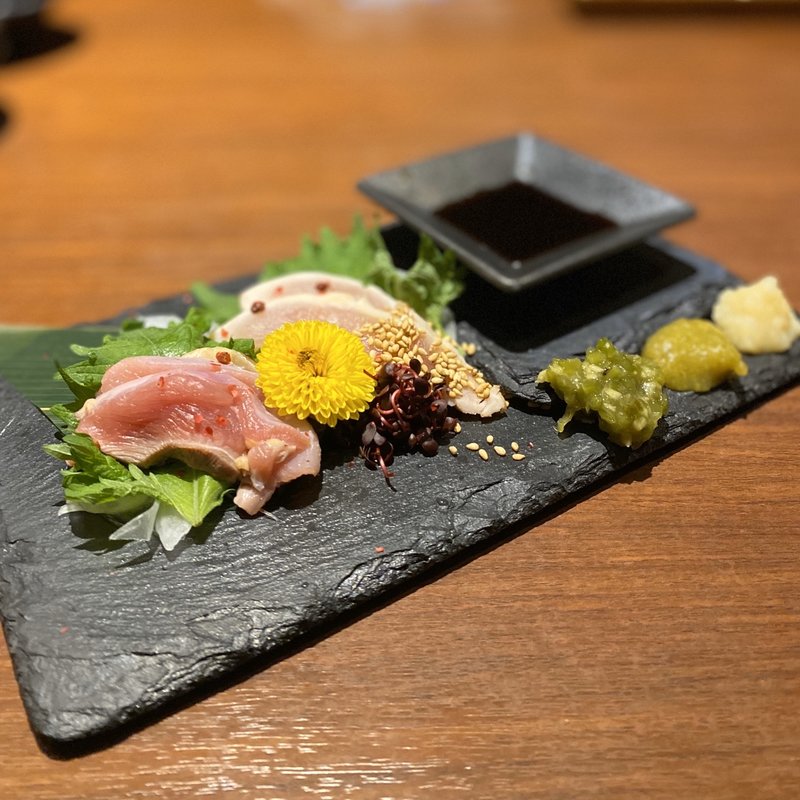 さつま知覧どりのたたき二種盛り(もも、むね)(純系名古屋コーチン 鶏や なか山 名古屋駅店)