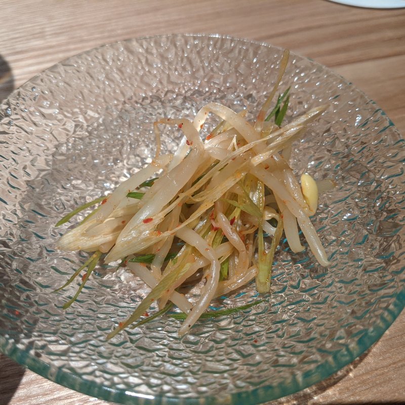 ニンニク若葉・もやしナムル風(焼うおいし川 六本木凛華楼)