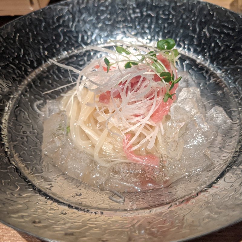 鮪出汁の冷麺(焼うおいし川 六本木凛華楼)
