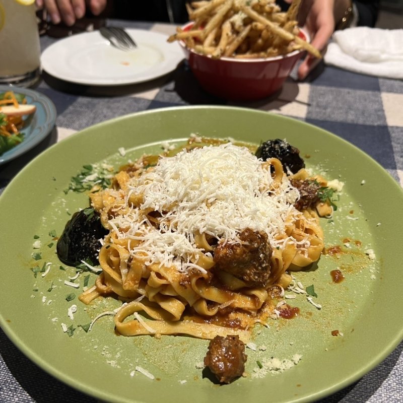 ゴロゴロひき肉とパルミジャーノ・レッジャーノの生パスタ(BISTRO RUBAN)