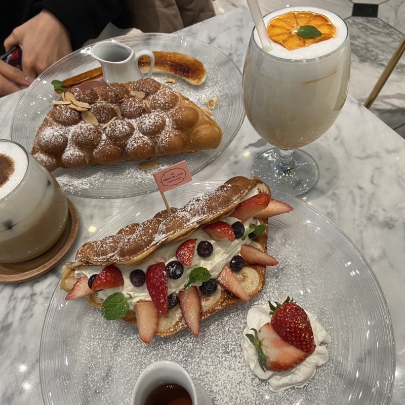 ストロベリーワッフル(Salon de Louis Jewelry Cafe)