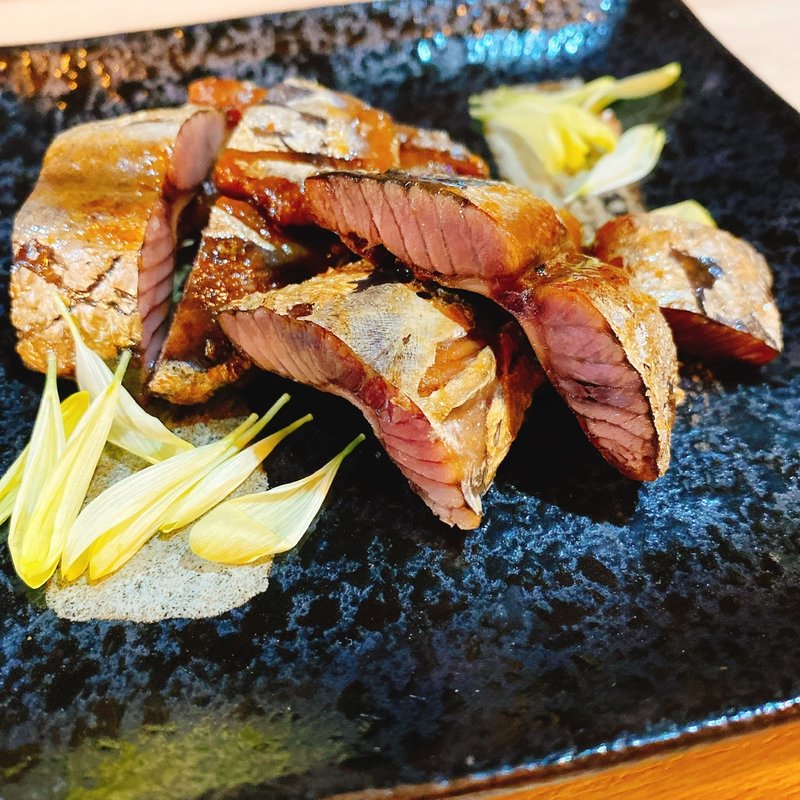 カツオの腹皮(うまいサケうまいアテ サツマヤ)