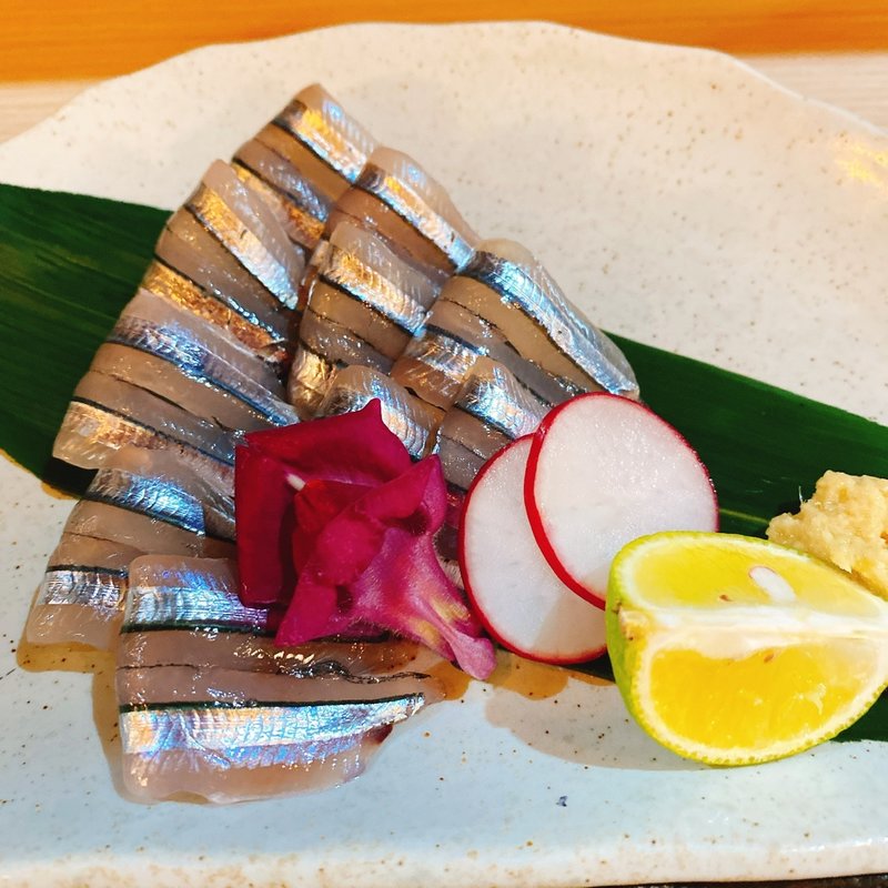 きびなごのお造り(うまいサケうまいアテ サツマヤ)