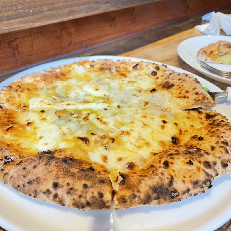 四種チーズピザ(ピッツェリア マキノ)