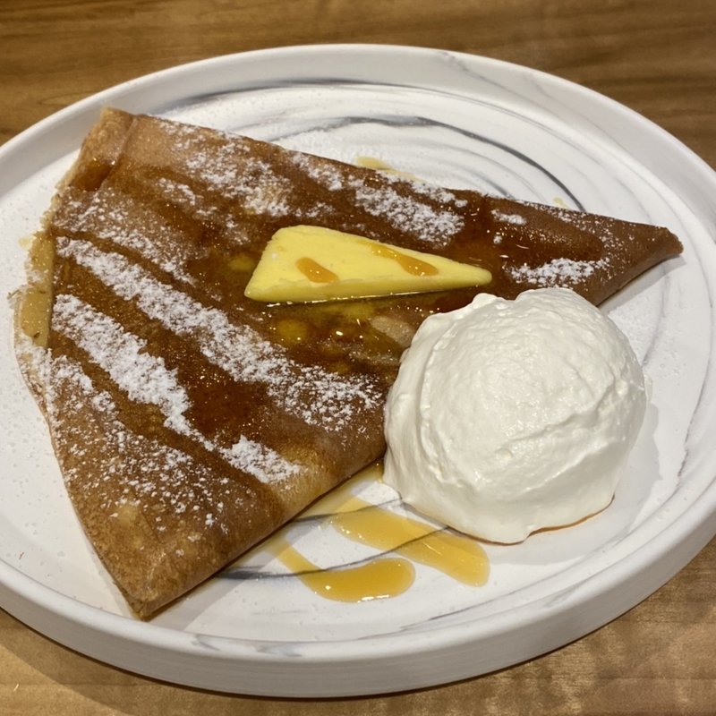 シュガーバタークレープ 純生クリーム＆自家製キャラメルソース(あす流 （あすりゅう）)