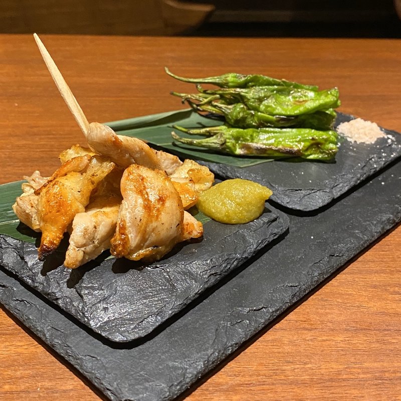 名古屋コーチンむね、ししとう(純系名古屋コーチン 鶏や なか山 名古屋駅店)