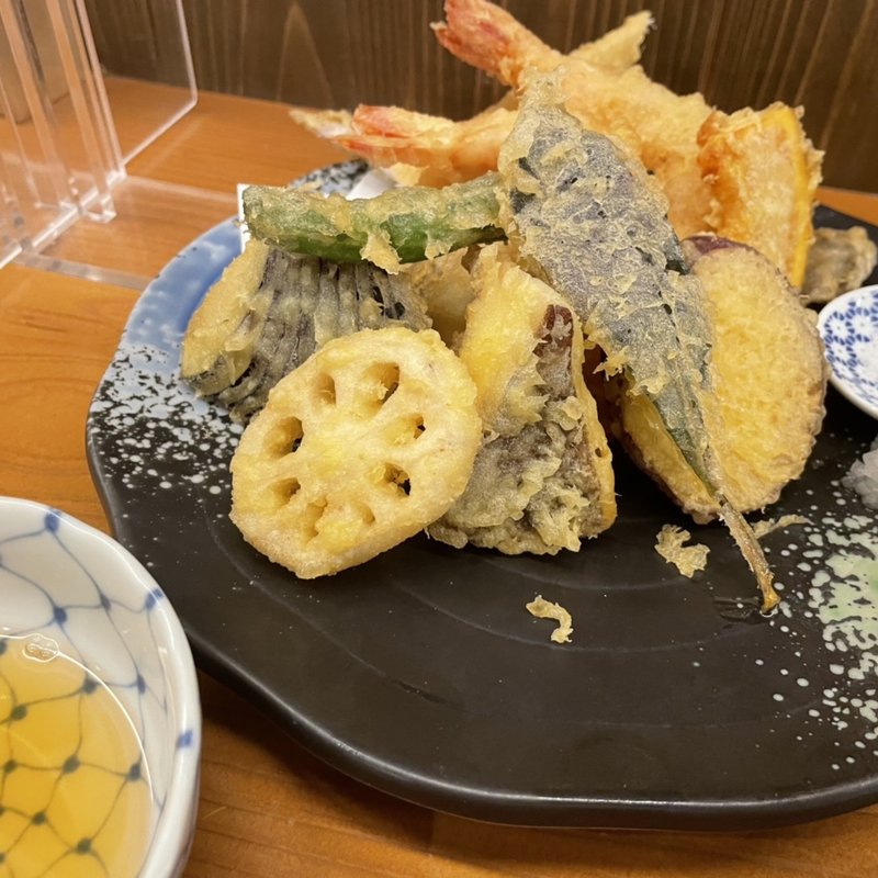 天ぷら盛り合わせ(大衆割烹 魚吟)