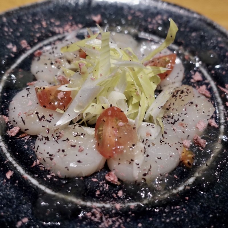 桜香るホタテのカルパチョ(さかづき Brewing （さかづき ブルーイング）)