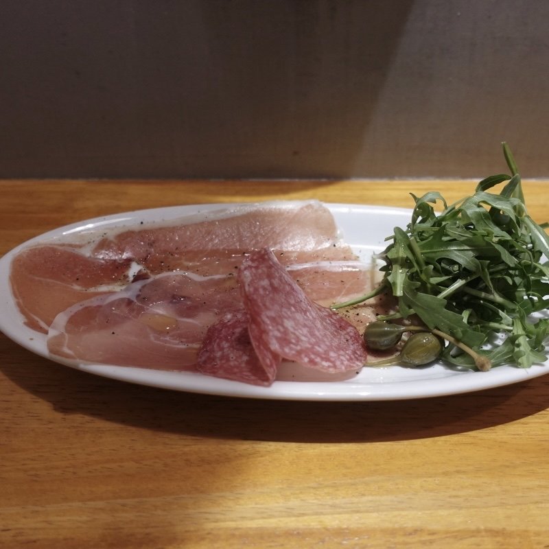 生ハム2種とサラミの盛り合わせ(さかづき Brewing （さかづき ブルーイング）)