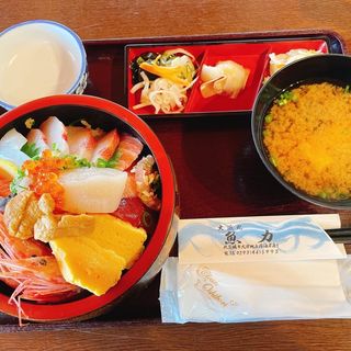 贅沢海鮮丼(大浜丸 魚力 （おおはままる・うおりき）)