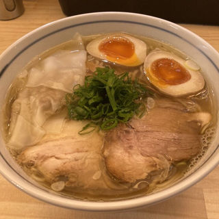 牡蠣煮干しと干し海老の魚介塩ワンタン麺(らぁめん しゅき)