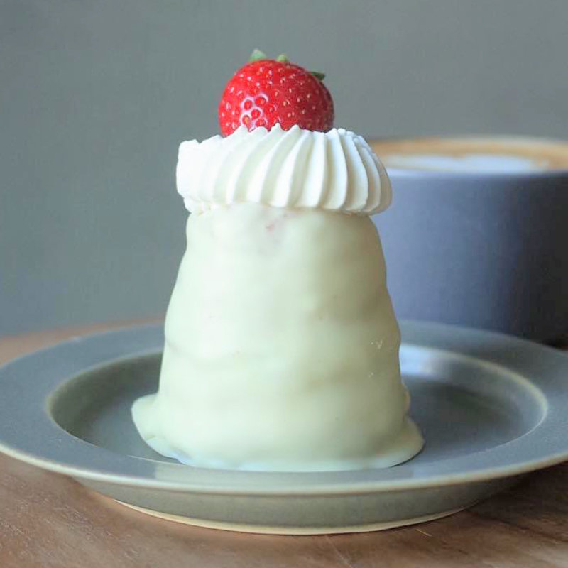 ホワイトチョコのザッハトルテ(BRICK LANE )