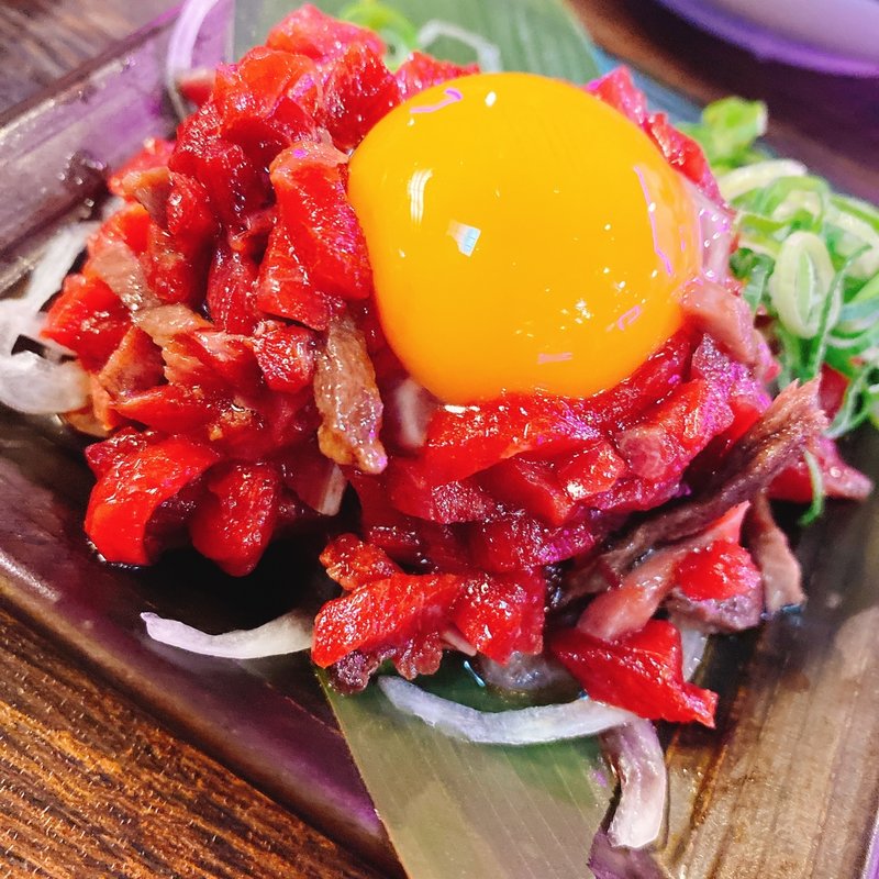 馬肉の桜ユッケ(ネオ大衆酒場 ひばりちゃん 大阪布施店)